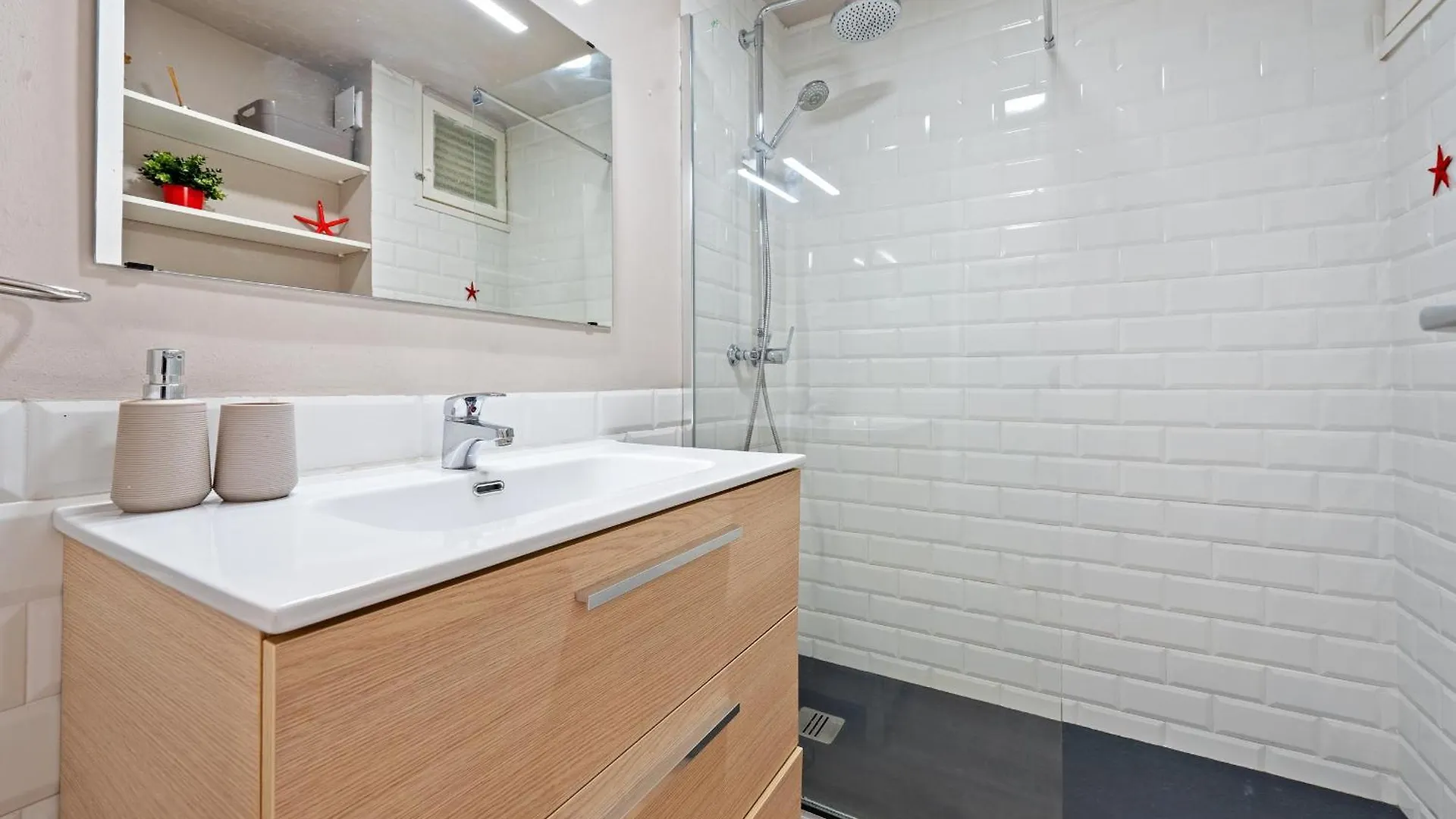 Apartment Hauzify I Apartament Hortensia Platja d'Aro Spain